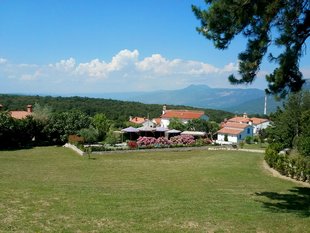Building plot Ripenda - Beautiful view on the Učka mountain range 
