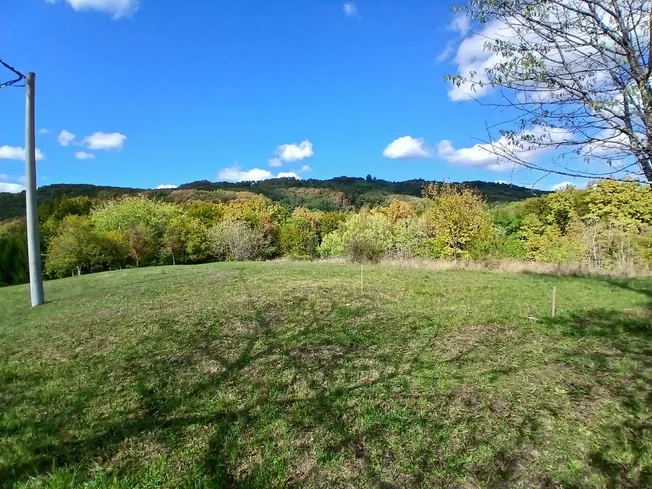 Uitzicht over het heuvelachtige landschap
